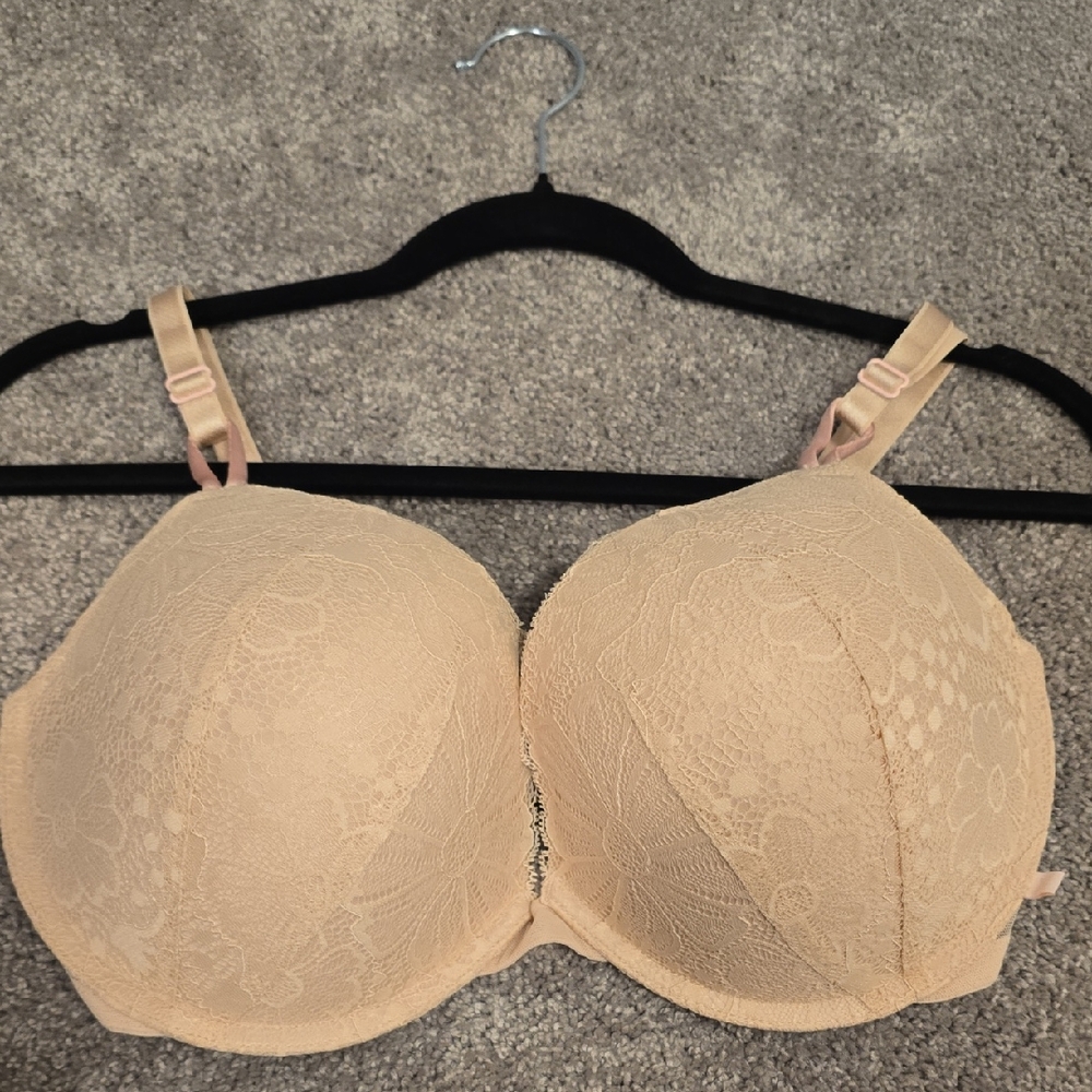 NWOT Victoria's Secret Lace Push Up Bra - Beige (36DDD)